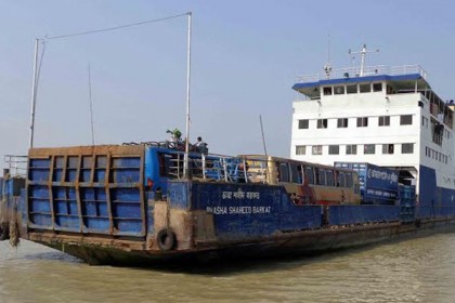 পাটুরিয়া-দৌলতদিয়া নৌরুটে ফেরি চলাচল শুরু