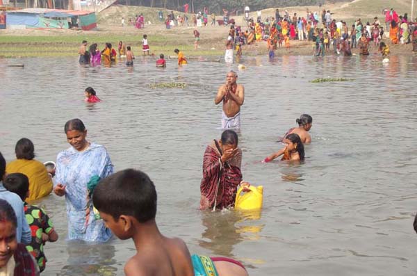চাঁপাইনবাবগঞ্জে গঙ্গাস্নান অনুষ্ঠিত