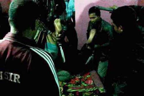 চুরির অভিযোগে দুই কিশোরকে বেঁধে নির্যাতন