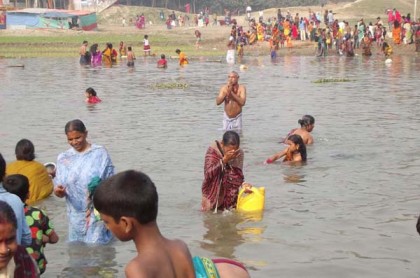 চাঁপাইনবাবগঞ্জে গঙ্গাস্নান অনুষ্ঠিত