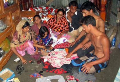 মোরেলগঞ্জে বসত বাড়িতে হামলা, শ্লীলতাহানি