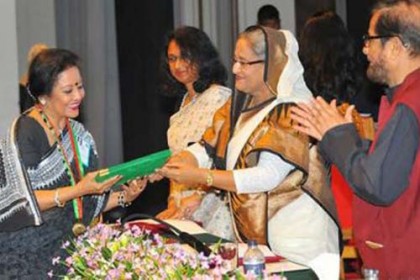 'আন্তর্জাতিক অঙ্গনে বাঙালির স্বকীয়তা ছড়িয়ে দিন'