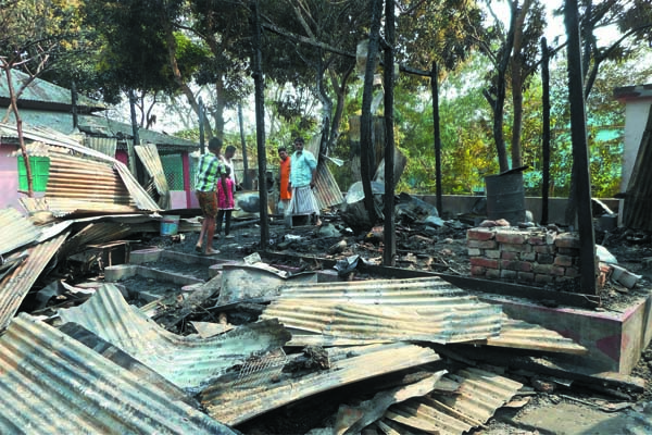 বাঞ্ছারামপুরে আগুনে পুড়লো প্রবাসির ঘর