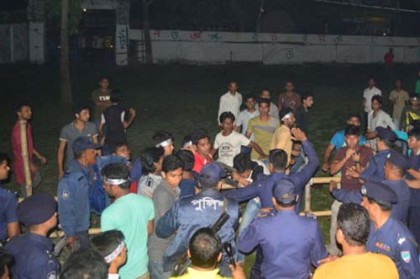 যশোর শহীদ মিনারে বোমা বিস্ফোরণের ঘটনায় মামলা, আটক ১০
