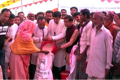 আড়াই হাজার দুঃস্থ পরিবারের মুখে অন্ন তুলে দিচ্ছেন প্রবাসি বিদ্যুৎ