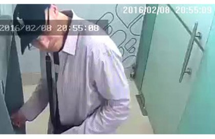 এটিএম কার্ড জালিয়াতিতে বিদেশি আটক
