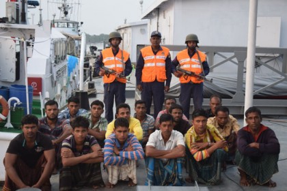 সুন্দরবন থেকে ৫৪ বনদস্যু আটক  