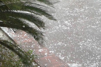 রাজধানীতে শিলাবৃষ্টি