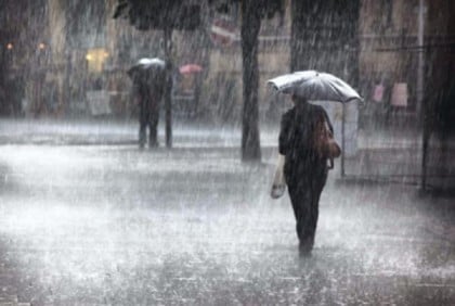 কলকাতায়ও হঠাৎ বৃষ্টি