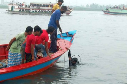 ধলেশ্বরীতে ট্রলারডুবি: ৬ শ্রমিকের মৃতদেহ উদ্ধার