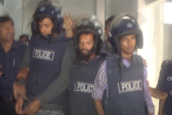 পুরোহিত হত্যায় গ্রেফতার ৩ জেএমবি নেতা রিমান্ডে