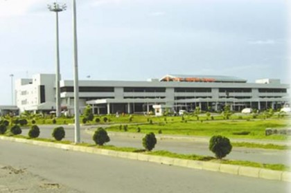 শাহ আমানতে যাত্রীর পায়ুপথে ৮টি স্বর্ণের বার