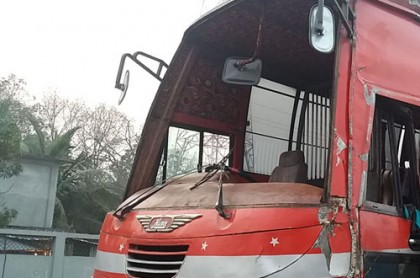 কুমিল্লায় বাস উল্টে ৩ জনের প্রাণহানি
