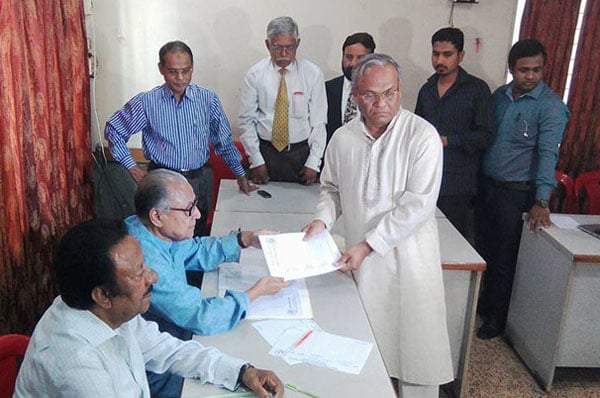 চেয়ারপার্সন পদে খালেদার মনোনয়নপত্র সংগ্রহ