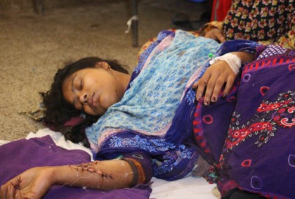 বিয়ের প্রস্তাবে রাজী না হওয়ায় পাবনায় কিশোরীকে কুপিয়ে জখম