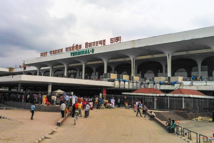 শাহজালালে যাত্রীর পায়ুপথে ৬টি স্বর্ণের বার