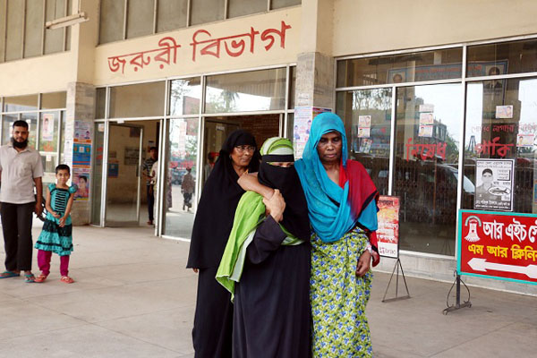 খুলনায় চিকিৎসকদের ৪৮ ঘণ্টার ধর্মঘট, দুর্ভোগ চরমে