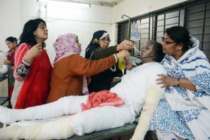 দুই ছেলে ও স্বামীর পর চলে গেলেন দগ্ধ সুমাইয়াও