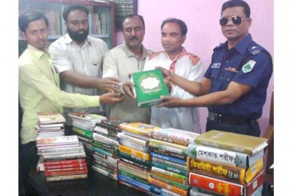 চলনবিলের নিভৃত পল্লীতে পাঠাগার, ২০ হাজার টাকার বই হস্তান্তর