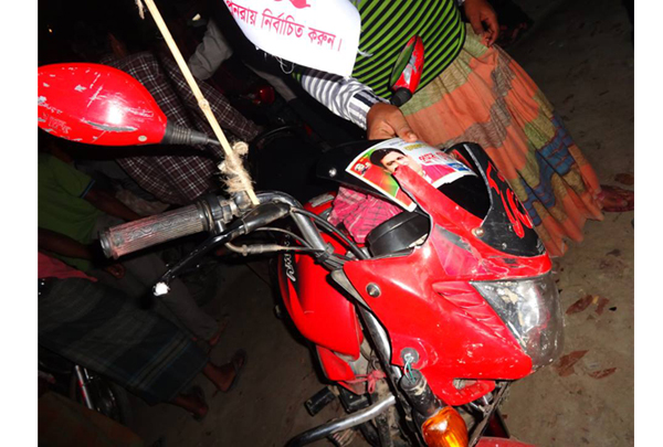 সাতক্ষীরায় আওয়ামী লীগের প্রার্থীর উপর হামলা, আহত ৫  
