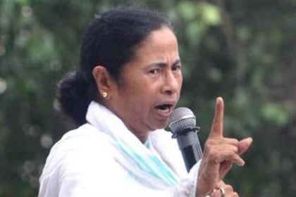 
কংগ্রেস-বাম জোটকে 'রামধনু জোট' বলে কটাক্ষ মমতার
