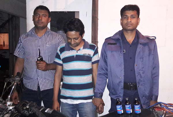 চুয়াডাঙ্গায় মোটরসাইকেল ও ফেনসিডিলসহ ভুয়া সাংবাদিক গ্রেফতার