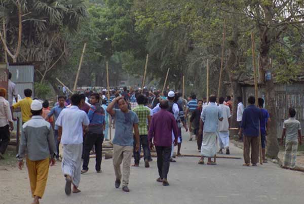 কুমিল্লায় ইউপি নির্বাচনে প্রার্থী বাছাই নিয়ে অবরোধ-ভাংচুর