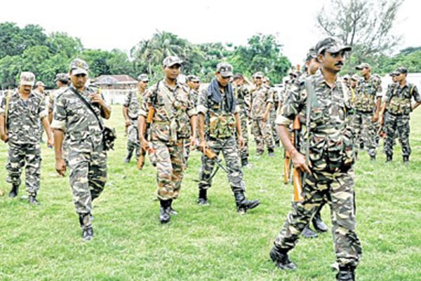 পশ্চিমবঙ্গে ৩০ হাজার আধা-সেনা মোতায়েন