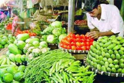 
সবজির বাজারে আগুন    
