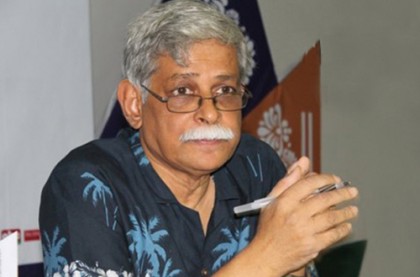 'অস্ত্র নয় জ্ঞানই সম্পদ'
