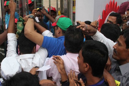 কাউন্সিলস্থলে নেতাকর্মীদের ভিড়, শুরুতেই বিশৃঙ্খলা