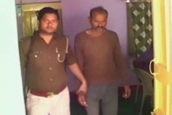 ধর্ষক বাবাকে ধরিয়ে দিলো মেয়ে