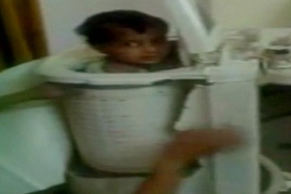 ওয়াশিং মেশিন কেটে বের করা হল ২ বছরের শিশুকে