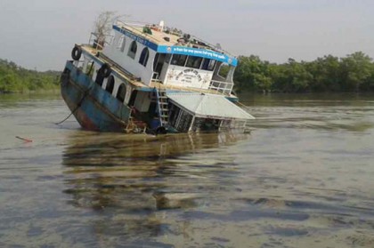 শ্যালা নদীতে জাহাজ ডুবি; চার দিনেও শুরু হয়নি উদ্ধার অভিযান