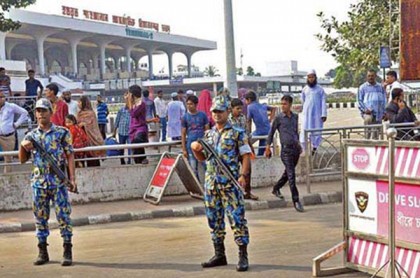 শাহজালালে ২৮৮০ কার্টন বিদেশি সিগারেট জব্দ