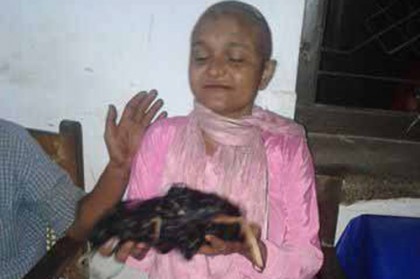 নারী শ্রমিককে গাছের সঙ্গে বেঁধে নির্যাতন
