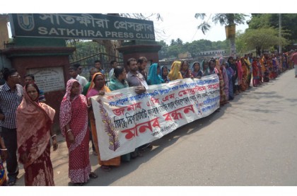 নির্বাচন পরবর্তী সহিংসতার প্রতিবাদে উত্তাল সাতক্ষীরা