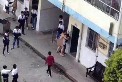 দিনদুপুরে ক্যাম্পাসে ছাত্রীকে ধর্ষণের চেষ্টা শিক্ষকের 