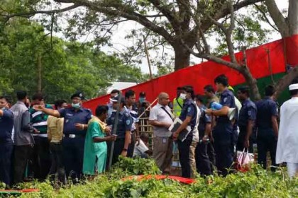 কবর থেকে তনুর লাশ উত্তোলন