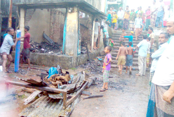 কলাপাড়ায় ভয়াবহ অগ্নিকাণ্ড