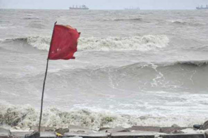 

সমুদ্রবন্দরে ৩ নম্বর সতর্কতা সঙ্কেত