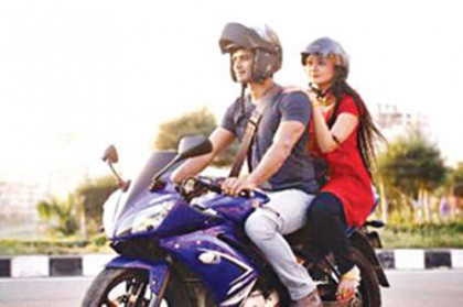 বিনা হেলমেটে মিলবে না পেট্রোল!