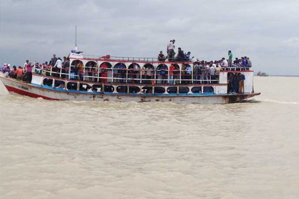 বরিশালের অভ্যন্তরীণ রুটে ছোট লঞ্চ চলাচলে নিষেধাজ্ঞা
