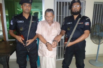 সিরাজগঞ্জে ৪শ' পিচ ইয়াবাসহ মাদক ব্যবসায়ী আটক