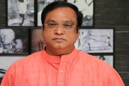নিজেকে জীবিত প্রমাণে রাস্তায় হাজী সেলিম