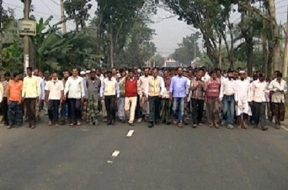 খুলনায় চলছে অর্ধদিবস রাজপথ-রেলপথ অবরোধ কর্মসূচি 
