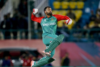 তামিমকে পেশোয়ার জালমির পুরস্কার