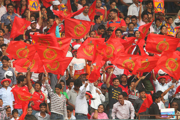 এবারের আইপিএলে দর্শকরাই থার্ড আম্পায়ার!