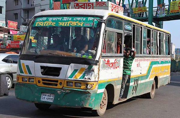 ১২ দফা দাবিতে আন্দোলনে পরিবহন শ্রমিকরা