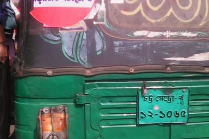 যেভাবে রক্ষা পেলেন সেই তরুণী !